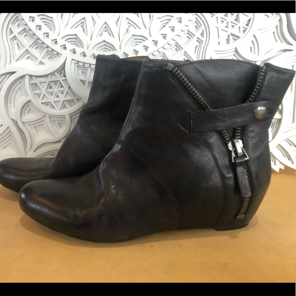 Nine West “Grates” black leather ankle boot 🖤